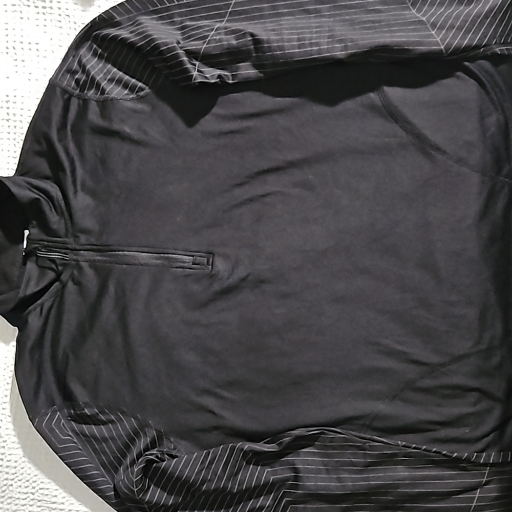 Avia running top halfway zip up. Large black.